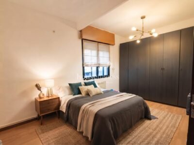 Edificio con restaurante en funcionamiento, vivienda independiente y bodega con potencial