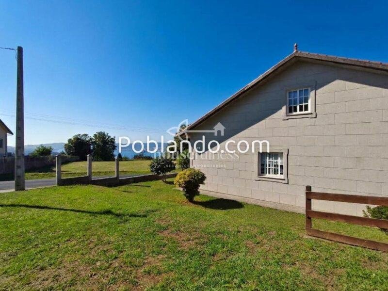 CHALET CON DOS VIVIENDAS INDEPENDIENTES, JARDÍN Y VISTAS AL MAR EN FENE