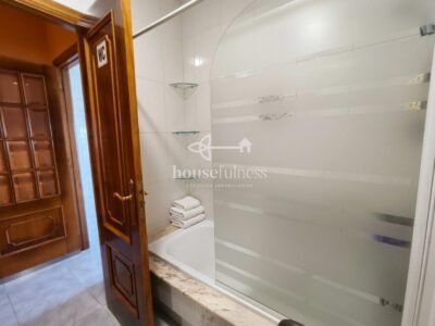 CHALET CON DOS VIVIENDAS INDEPENDIENTES, JARDÍN Y VISTAS AL MAR EN FENE