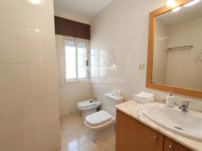 CHALET CON DOS VIVIENDAS INDEPENDIENTES, JARDÍN Y VISTAS AL MAR EN FENE