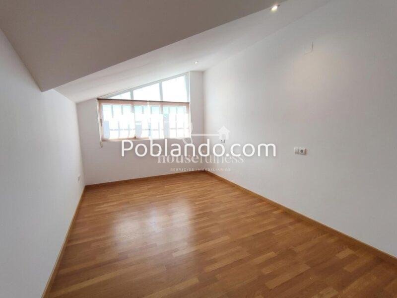 CHALET CON DOS VIVIENDAS INDEPENDIENTES, JARDÍN Y VISTAS AL MAR EN FENE
