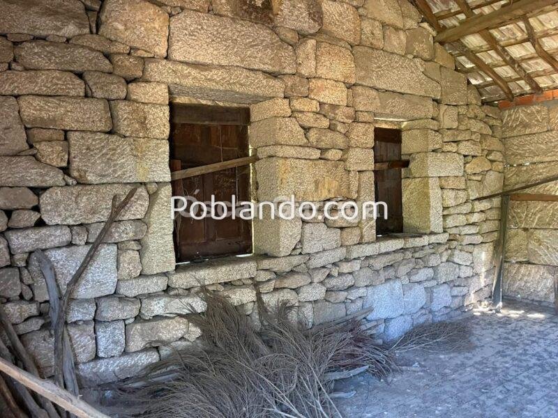 SE VENDE EN PONTE MANDRAS - CEA (OURENSE). Piedra, naturaleza y un enorme potencial para crear algo único.