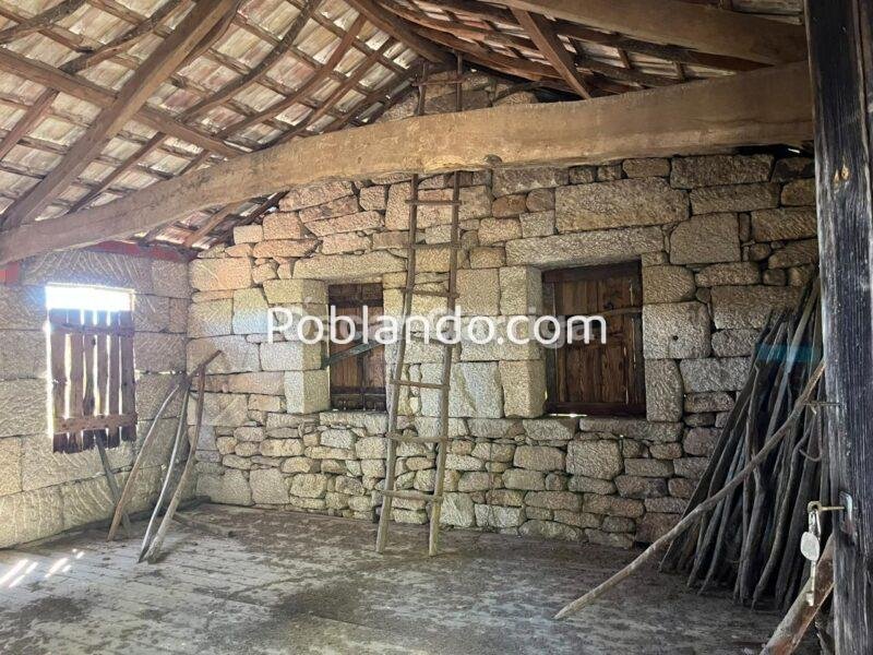 SE VENDE EN PONTE MANDRAS - CEA (OURENSE). Piedra, naturaleza y un enorme potencial para crear algo único.