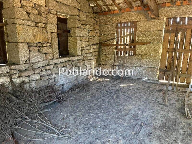 SE VENDE EN PONTE MANDRAS - CEA (OURENSE). Piedra, naturaleza y un enorme potencial para crear algo único.