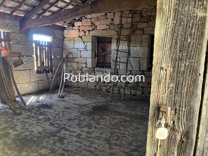SE VENDE EN PONTE MANDRAS - CEA (OURENSE). Piedra, naturaleza y un enorme potencial para crear algo único.