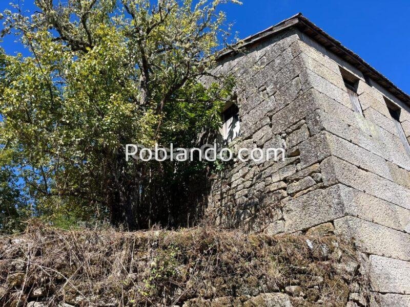SE VENDE EN PONTE MANDRAS - CEA (OURENSE). Piedra, naturaleza y un enorme potencial para crear algo único.