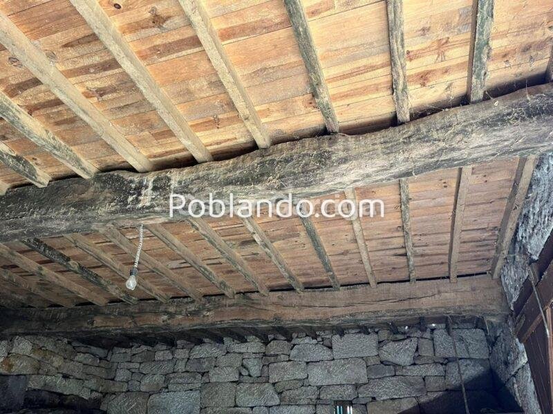 SE VENDE EN PONTE MANDRAS - CEA (OURENSE). Piedra, naturaleza y un enorme potencial para crear algo único.