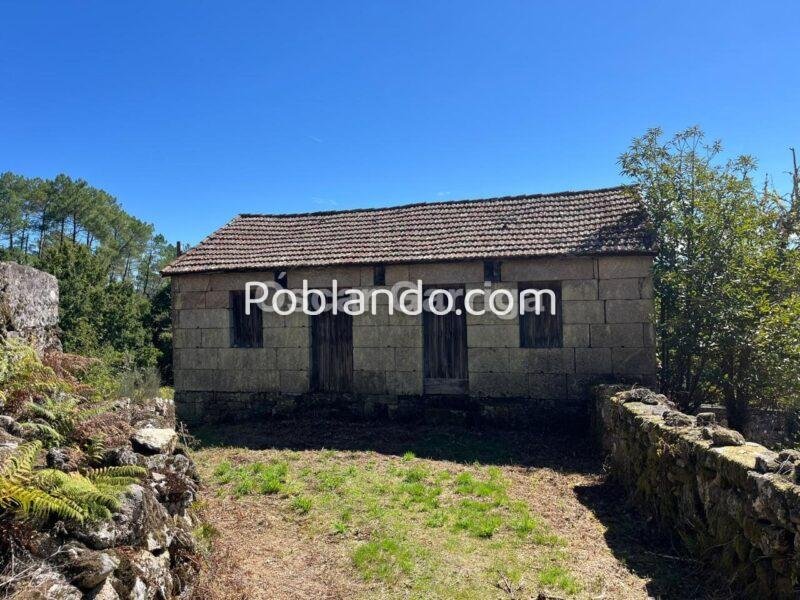 SE VENDE EN PONTE MANDRAS - CEA (OURENSE). Piedra, naturaleza y un enorme potencial para crear algo único.