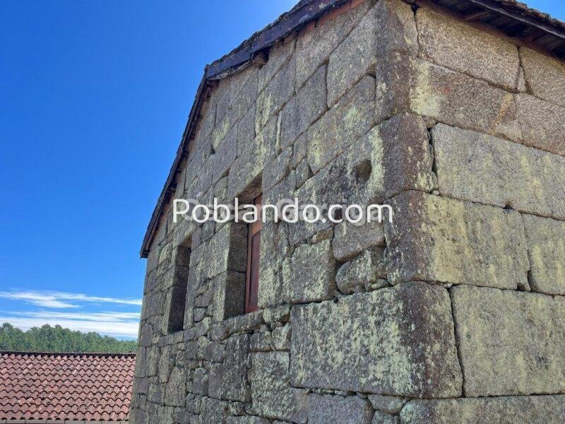 SE VENDE EN PONTE MANDRAS - CEA (OURENSE). Piedra, naturaleza y un enorme potencial para crear algo único.