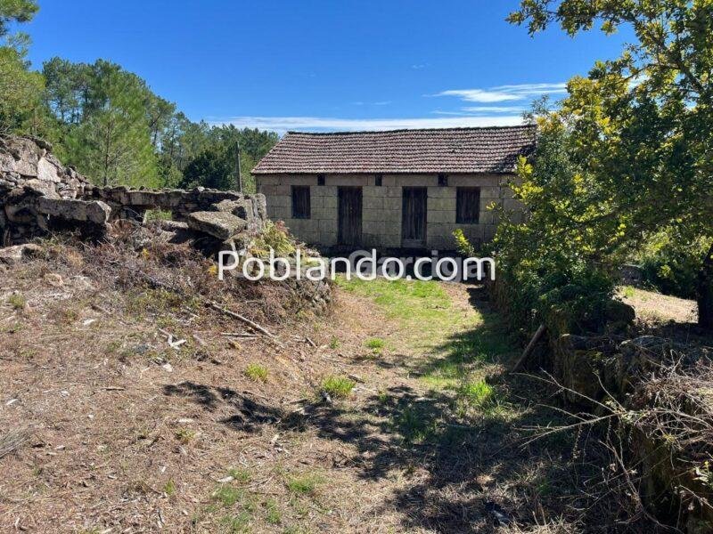 SE VENDE EN PONTE MANDRAS - CEA (OURENSE). Piedra, naturaleza y un enorme potencial para crear algo único.