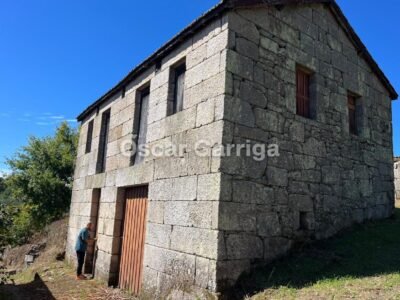 SE VENDE EN PONTE MANDRAS - CEA (OURENSE). Piedra, naturaleza y un enorme potencial para crear algo único.
