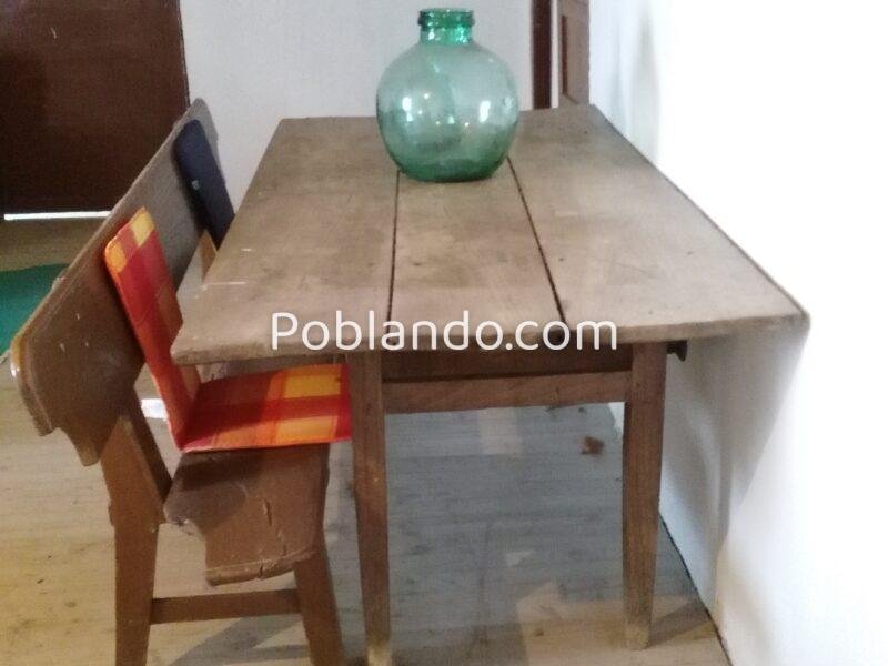 Casa de piedra con finca cerrada