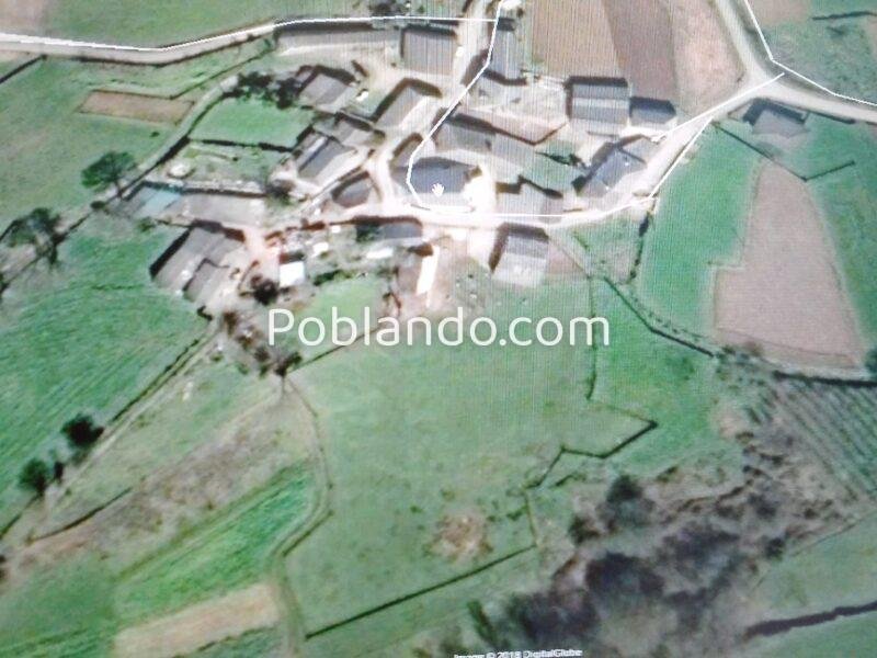 Casa de piedra con finca cerrada