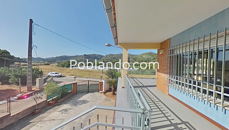 Dos casas con piscina una finca de 274 m² construidos, en el Valle de Aguas Vivas. Alzira, Valencia.
