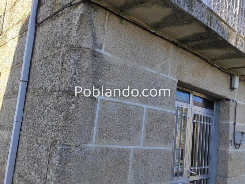 Casa de piedra del pais para restaurar interiormente