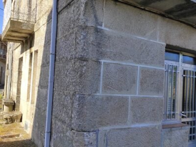 Casa de piedra del pais para restaurar interiormente