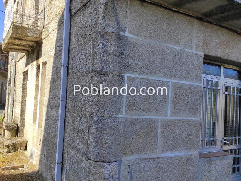 Casa de piedra del pais para restaurar interiormente