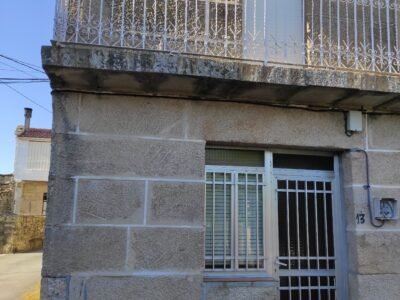 Casa de piedra del pais para restaurar interiormente