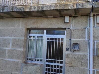 Casa de piedra del pais para restaurar interiormente