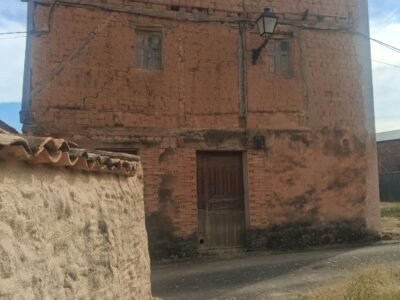 Casa con gran potencial en villa medieval de Soria - Rejas de San Esteban - Calle Amargura 62