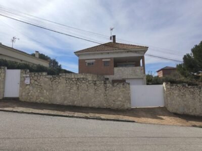 Chalet independiente en Trijueque (Urb. Mirador del Cid). Vive sin factura de luz