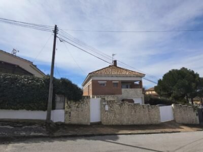 Chalet independiente en Trijueque (Urb. Mirador del Cid). Vive sin factura de luz