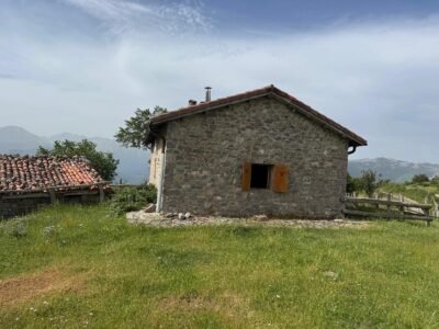 Cabaña de Montaña - Un refugio entre las nubes y los picos de Asturias