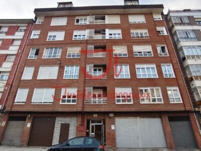 PISO DE 3 HABITACIONES CON ASCENSOR EN LENA