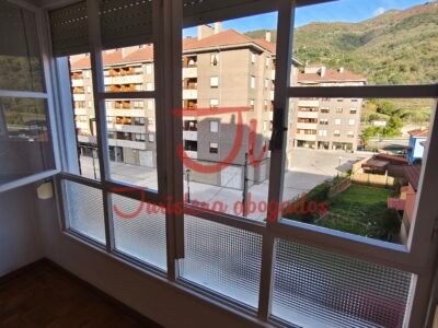 PISO DE 3 HABITACIONES CON ASCENSOR EN LENA