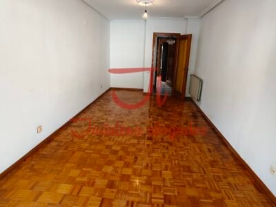 PISO DE 3 HABITACIONES CON ASCENSOR EN LENA