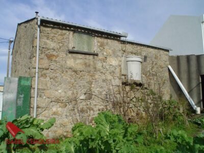 OPORTUNIDAD ÚNICA - CASA DE PIEDRA A REFORMAR CON TERRENO Y VISTAS AL MAR EN EL CENTRO DE A GUARDA.