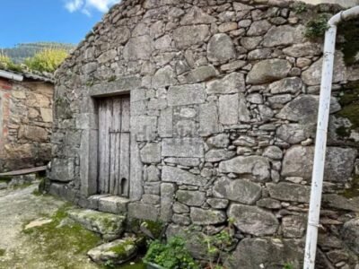 CASA DE PUEBLO PARA REFORMA FRENTE AL MAR - OIA, SUELO EDIFICABLE Y PROYECTO INCLUIDO.
