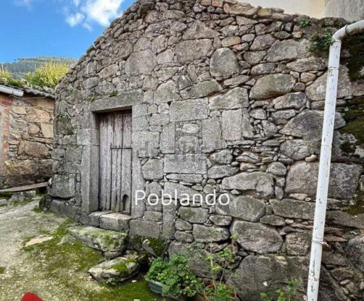 CASA DE PUEBLO PARA REFORMA FRENTE AL MAR - OIA, SUELO EDIFICABLE Y PROYECTO INCLUIDO.