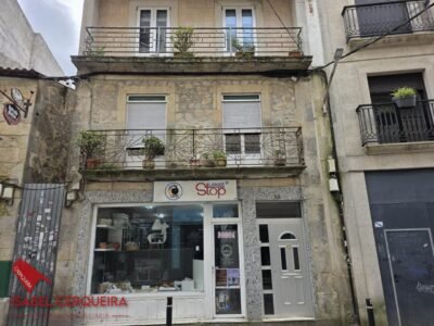 EDIFICIO EN PLENO CENTRO DE A GUARDA - 2 VIVIENDAS Y LOCAL COMERCIAL CON MÚLTIPLES POSIBILIDADES