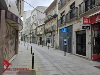 EDIFICIO EN PLENO CENTRO DE A GUARDA - 2 VIVIENDAS Y LOCAL COMERCIAL CON MÚLTIPLES POSIBILIDADES