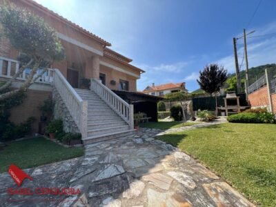 IC INMO PRESENTA | CHALET DE LUJO CON DOS VIVIENDAS A 200 METROS DE LA PLAYA
