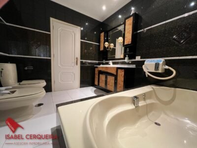 CHALET EXCLUSIVO EN O ROSAL - 431 M², 7 DORMITORIOS Y AMPLIA PARCELA DE 1.486 M²