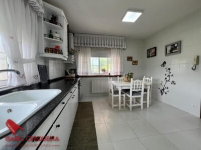 CHALET DE PIEDRA CON DOS VIVIENDAS EN CORUXO | VIGO