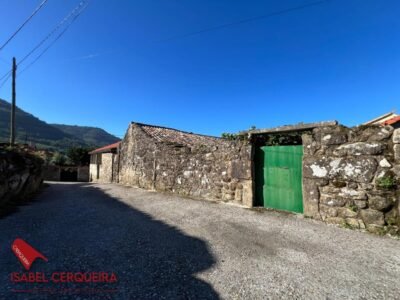 OIA · UNA CASA DE PIEDRA CON VISTAS AL ATLÁNTICO PARA CREAR ALGO ÚNICO