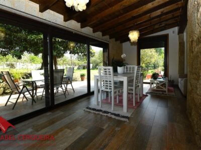 EXCLUSIVA EN TOMIÑO | CHALET DE PIEDRA EN PLANTA BAJA CON 2.800 M² DE FINCA PRIVADA