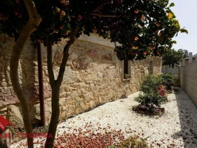 EXCLUSIVA EN TOMIÑO | CHALET DE PIEDRA EN PLANTA BAJA CON 2.800 M² DE FINCA PRIVADA