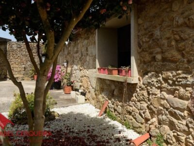 EXCLUSIVA EN TOMIÑO | CHALET DE PIEDRA EN PLANTA BAJA CON 2.800 M² DE FINCA PRIVADA