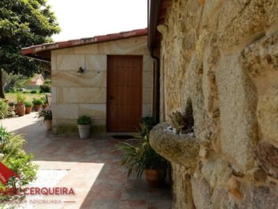 EXCLUSIVA EN TOMIÑO | CHALET DE PIEDRA EN PLANTA BAJA CON 2.800 M² DE FINCA PRIVADA