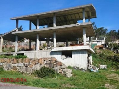 TU NUEVO CHALET EN O ROSAL: VISTAS A PORTUGAL Y PROYECTO CON LICENCIA