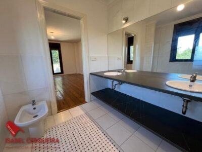 GRAN CASA DE PIEDRA EN TOMIÑO - 386 M², 1.437 M² DE PARCELA Y UNA UBICACIÓN PRIVILEGIADA