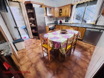 CASA ADOSADA CON VISTAS EN A GUARDA - ESPACIO, UBICACIÓN Y MÚLTIPLES POSIBILIDADES
