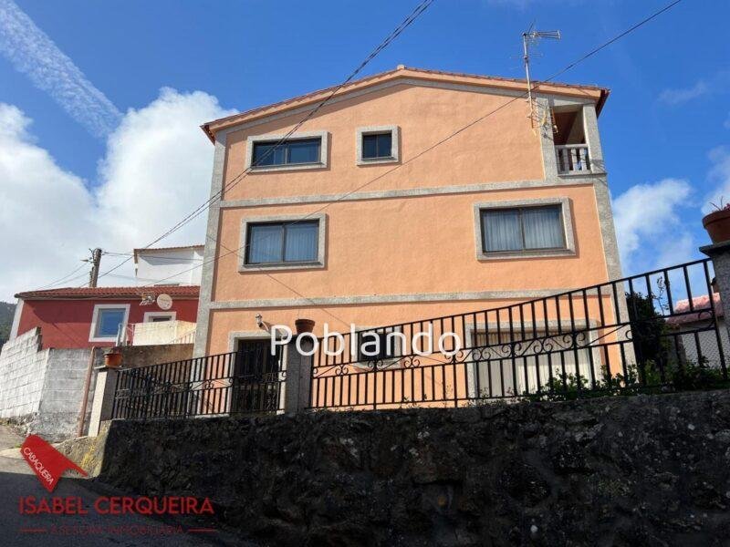 AMPLIA CASA EN A GUARDA CON 6 DORMITORIOS - ESPACIO, UBICACIÓN Y GRANDES POSIBILIDADES