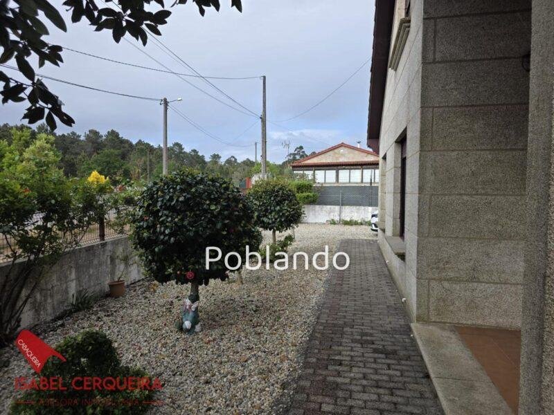CASA DE PIEDRA EN TOMIÑO | 181 M², 4 DORMITORIOS Y AMPLIO JARDÍN PRIVADO — foto 2