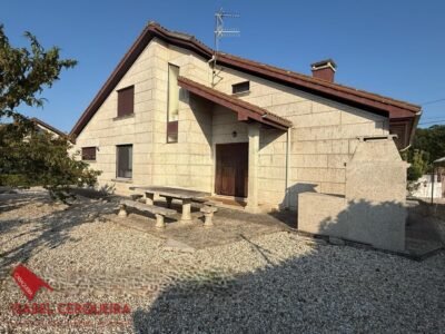 CASA DE PIEDRA EN TOMIÑO | 181 M², 4 DORMITORIOS Y AMPLIO JARDÍN PRIVADO