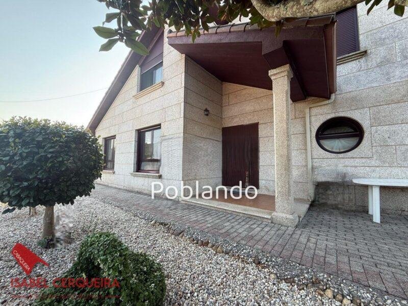 CASA DE PIEDRA EN TOMIÑO | 181 M², 4 DORMITORIOS Y AMPLIO JARDÍN PRIVADO